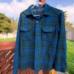 Vintage Pendleton in blue, green, and black. Size M. Good pre worn condi…